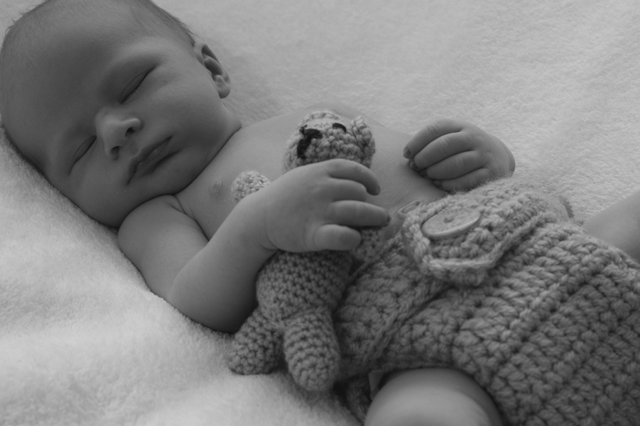 Helen J Rose Photography - pontypridd newborn photographer. South wales newborn photographer. Newborn photo shoots south Wales. Newborn photography - Helen J Rose Photography. Black and white baby portraits